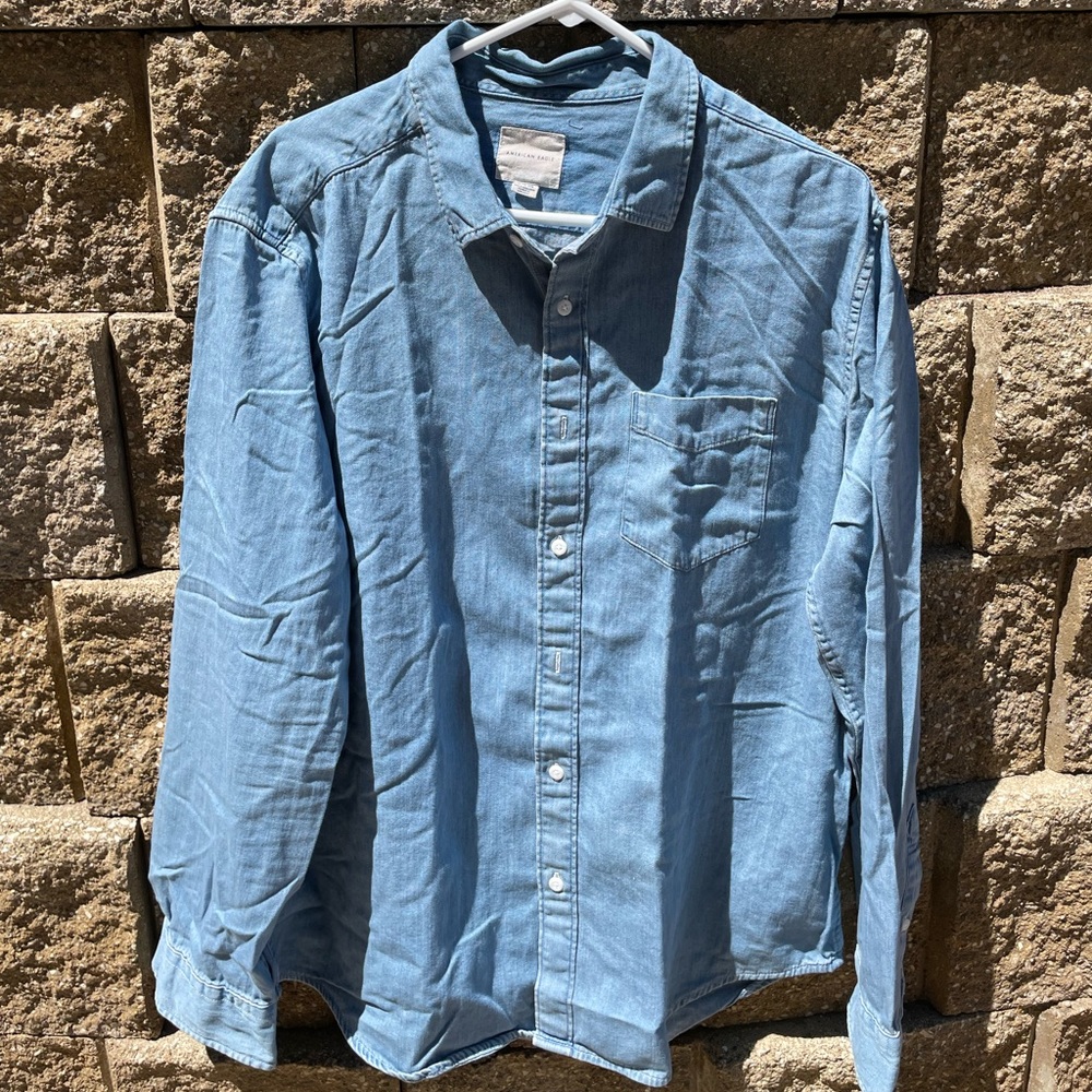 Men’s American Eagle Chambray Shirt